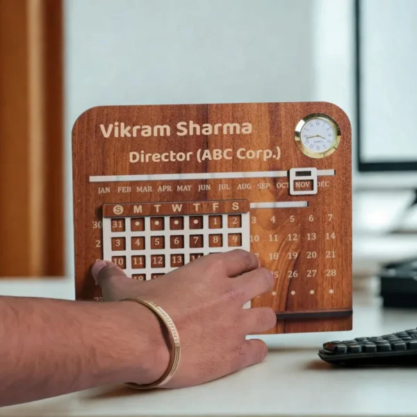 RTGHCRAFT Natural Wood Engraved Desk Calendar Frame - Image 3